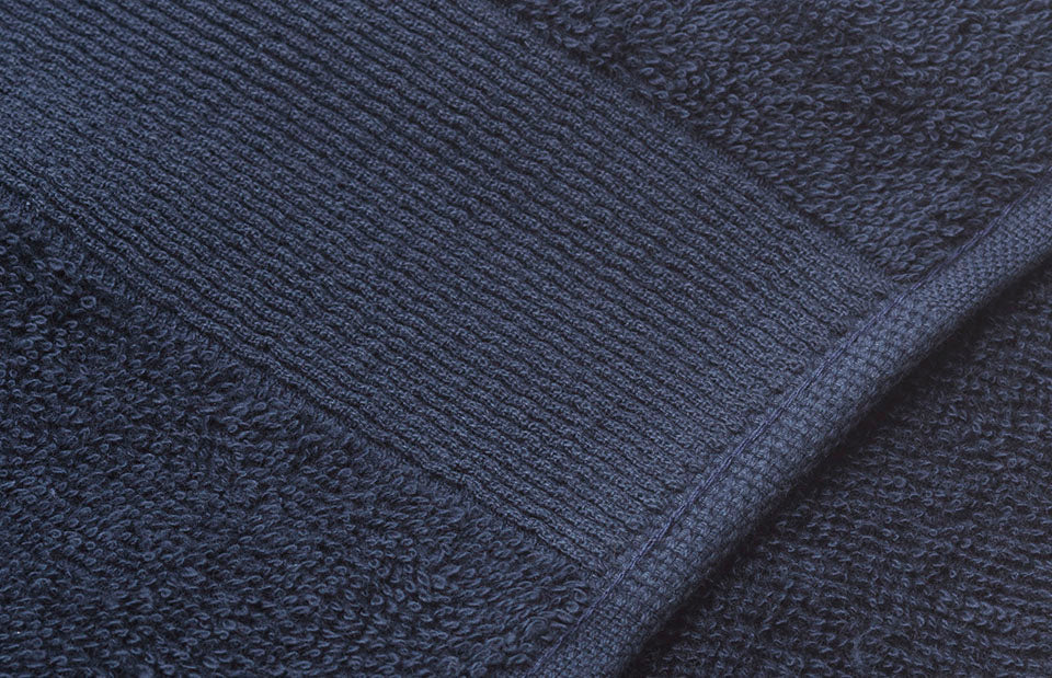 ID 0011 Badehåndklæde 70x140 nærbillede med logo
