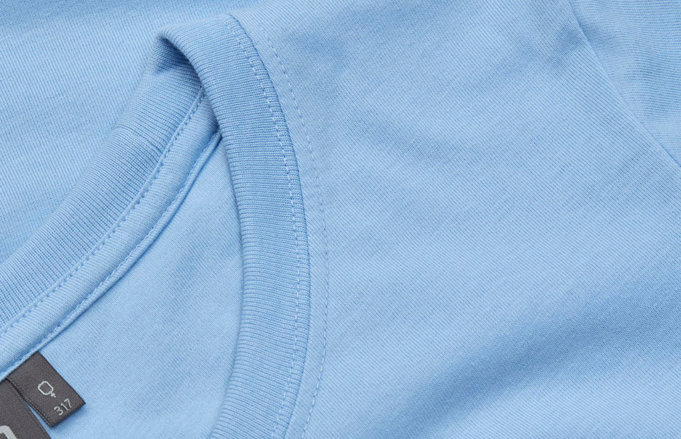 ID 0317 PRO Wear T-shirt | light | dame nærbillede med logo