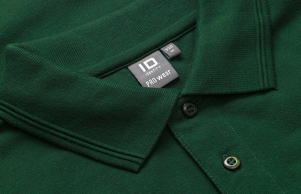 ID 0320 PRO Wear poloshirt | lomme nærbillede med logo
