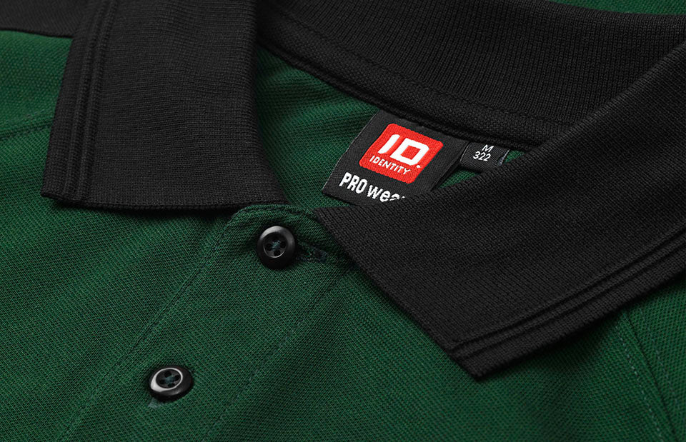 ID 0322 PRO Wear poloshirt | kontrast nærbillede til broderi