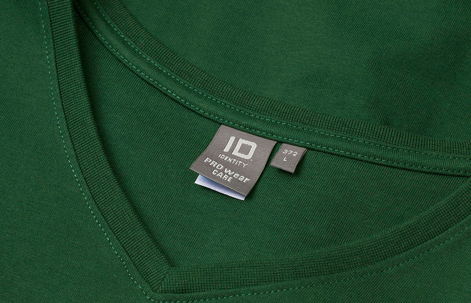 ID 0372 PRO Wear CARE T-shirt | v-hals detalje med logo
