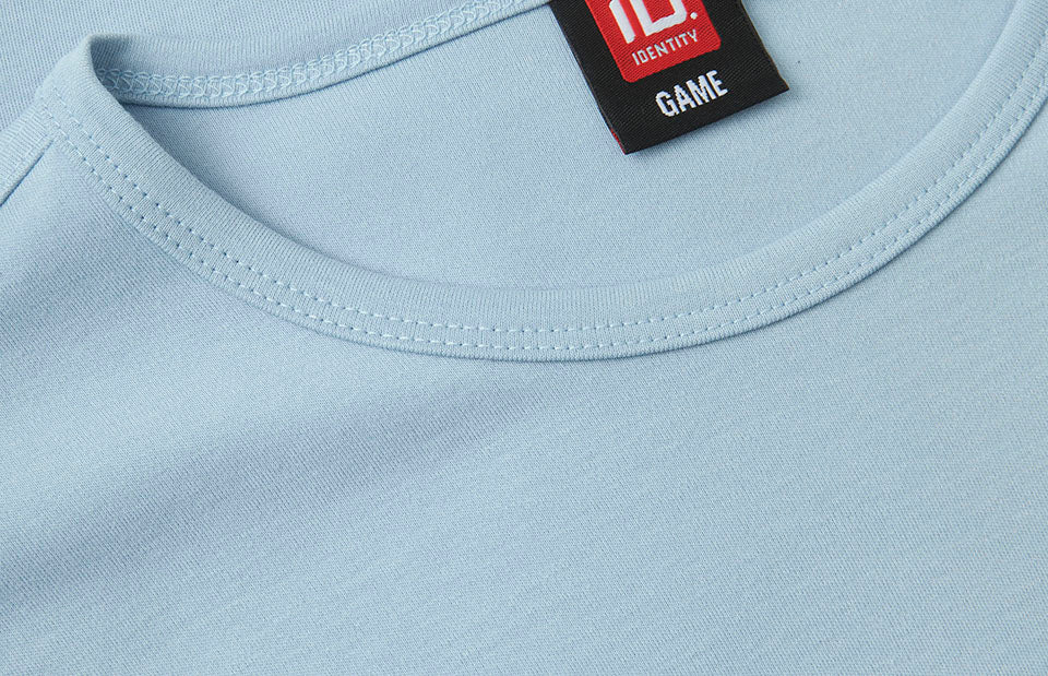 ID 0517 Interlock T-shirt nærbillede med logo