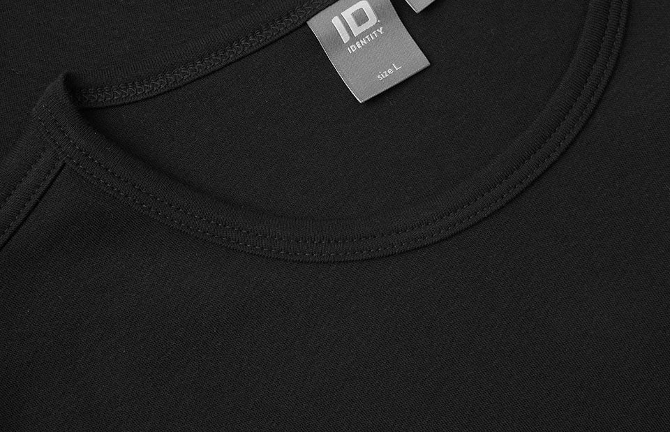 ID 0517 Interlock T-shirt nærbillede med logo