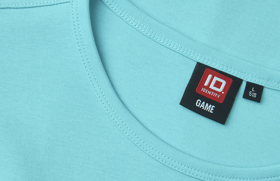 ID 0518 Interlock T-shirt | l/æ nærbillede med logo