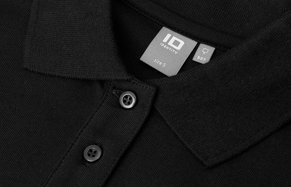 ID 0527 Poloshirt | stretch | dame nærbillede med logo