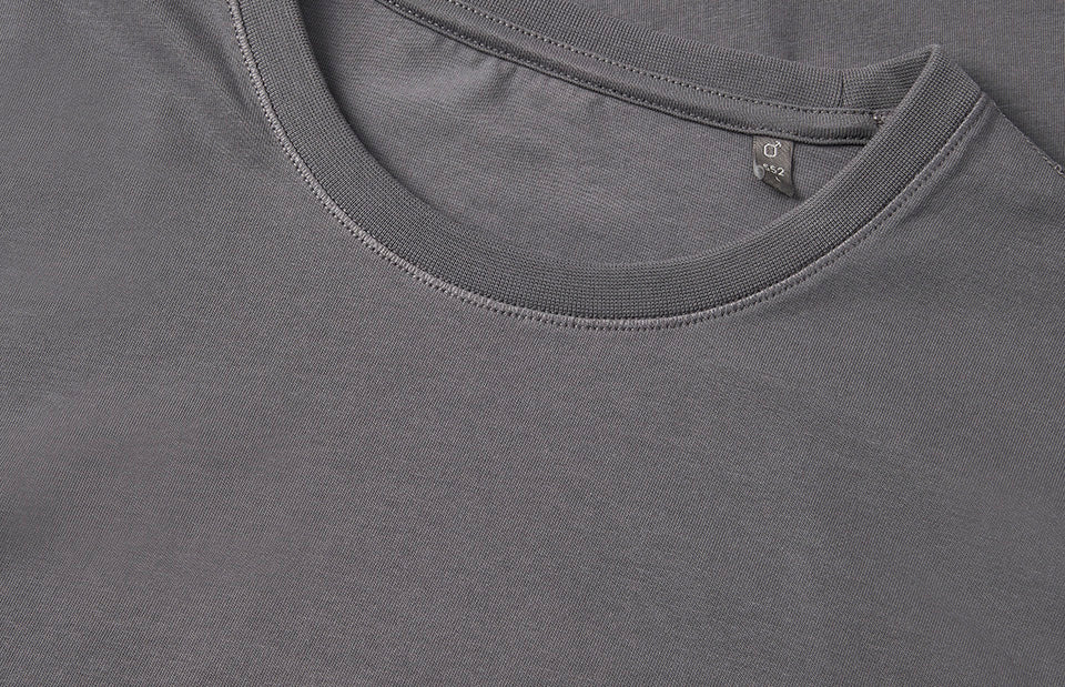 ID 0552 T-shirt | økologisk nærbillede til broderi