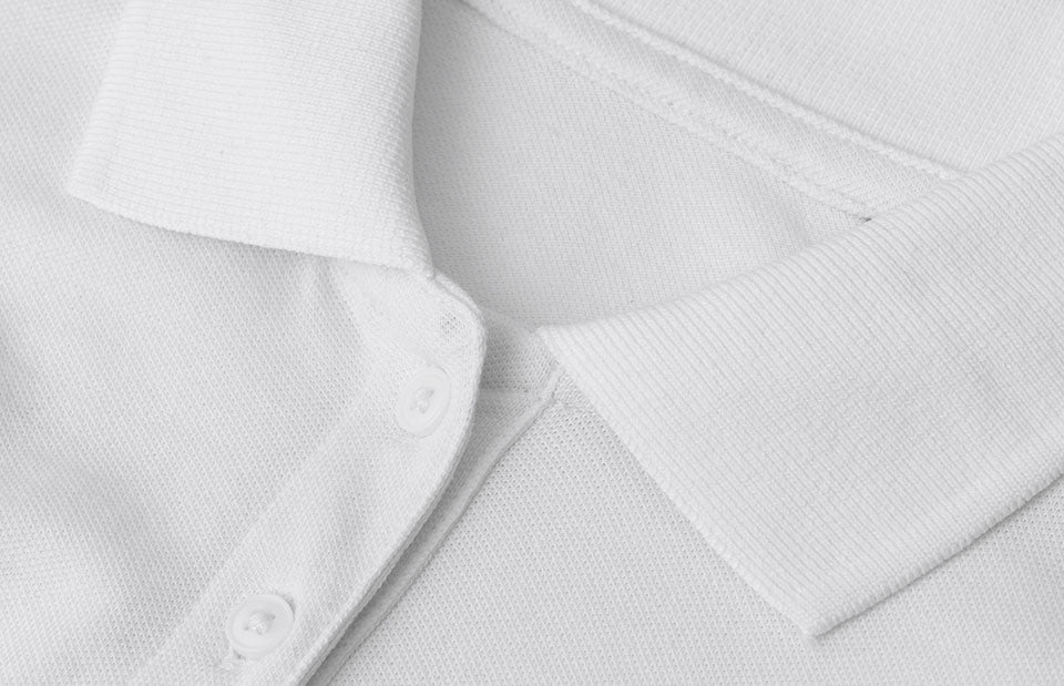 ID 0587 Poloshirt | økologisk | dame detalje til broderi