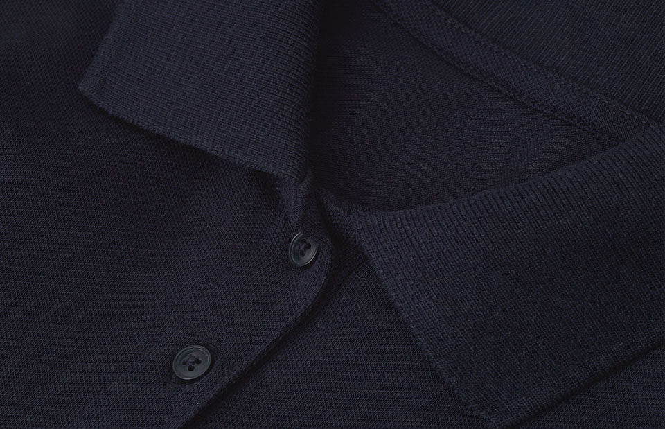 ID 0587 Poloshirt | økologisk | dame detalje til broderi
