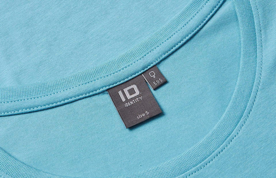 ID 0595 Stretch T-shirt | komfort | dame nærbillede med logo