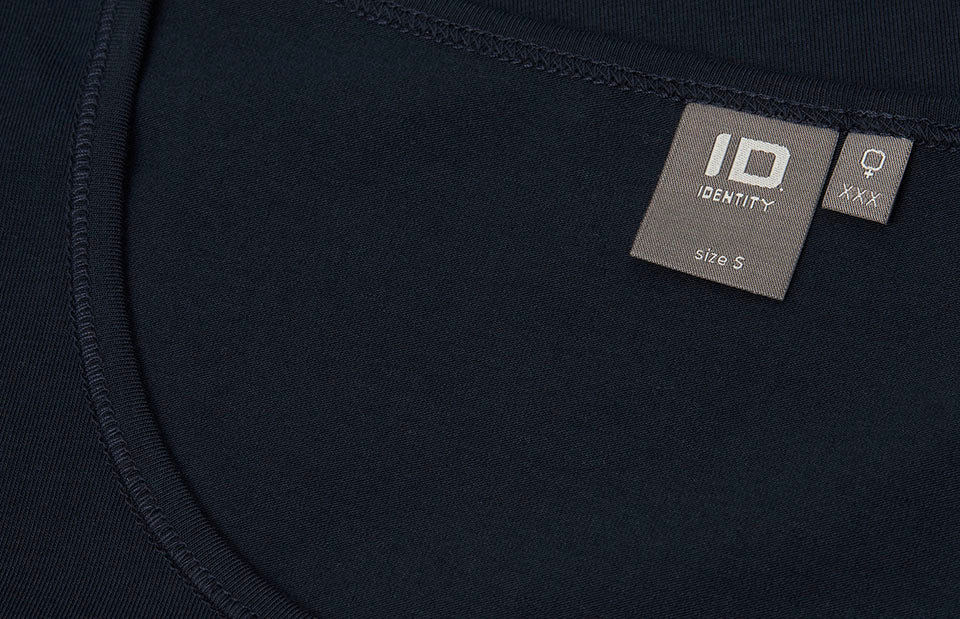 ID 0597 Stretch T-shirt | ¾ ærmet | dame nærbillede med logo