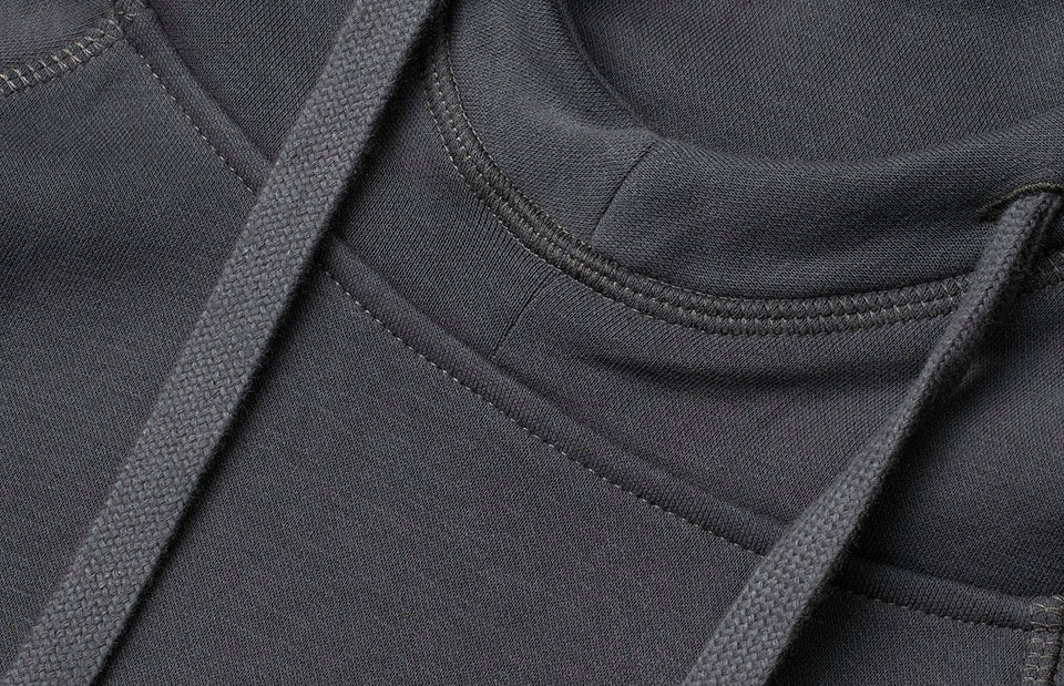 ID 0637 CORE hoodie | dame detalje til broderi
