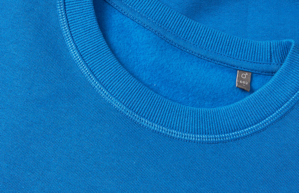 ID 0682 Sweatshirt | økologisk nærbillede til broderi