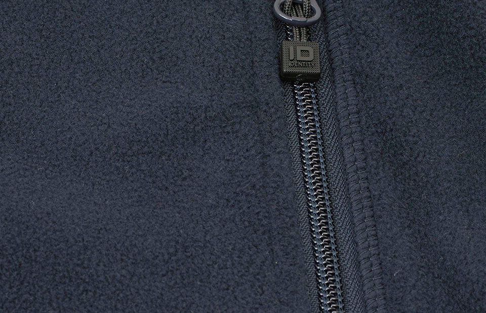 ID 0805 Cardigan | mikrofleece | dame nærbillede med logo