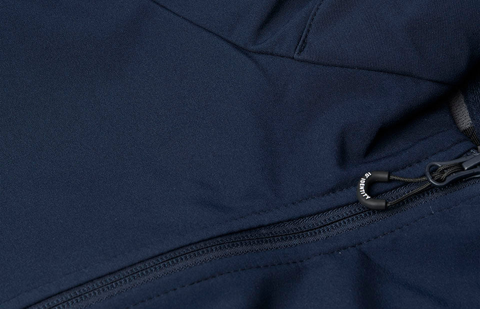 ID 0854 CORE softshell jakke detalje til broderi