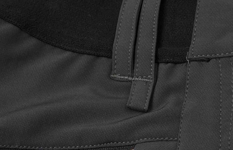 ID 0912 CORE stretch shorts detalje til broderi