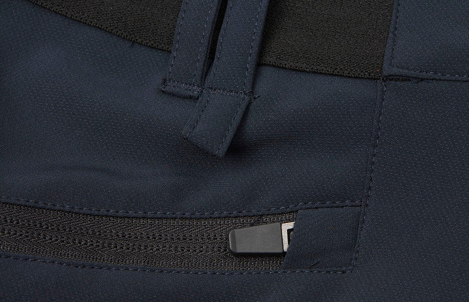 ID 0913 CORE stretch shorts | dame detalje med logo