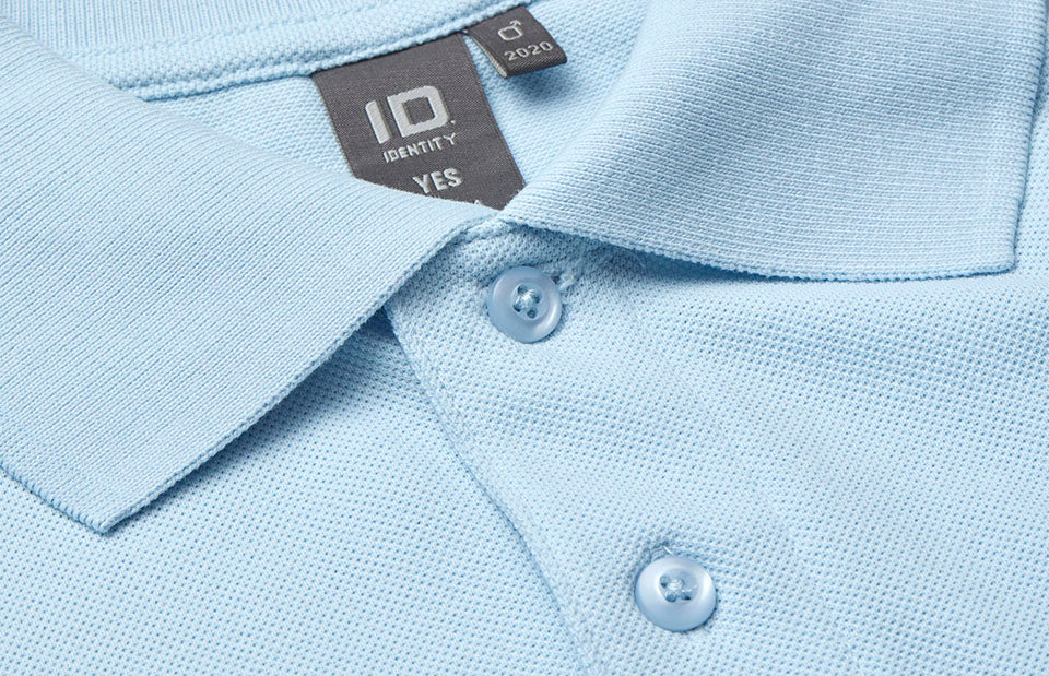 ID 2020 YES poloshirt produktfoto med logo