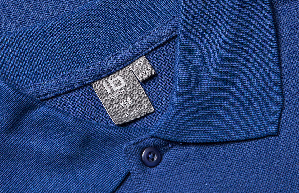 ID 2020 YES poloshirt nærbillede med logo