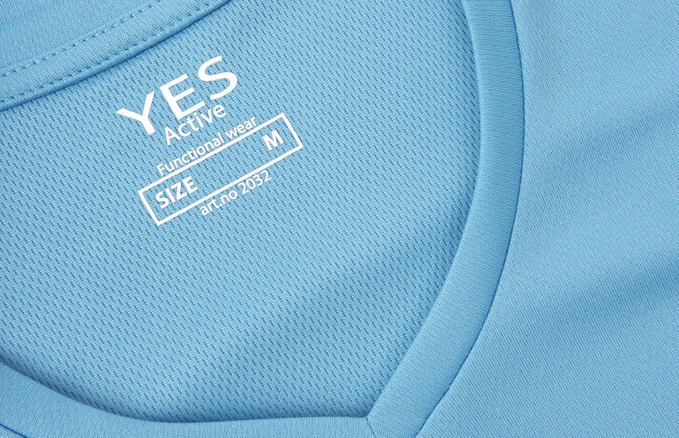 ID 2032 YES Active T-shirt | dame nærbillede med logo