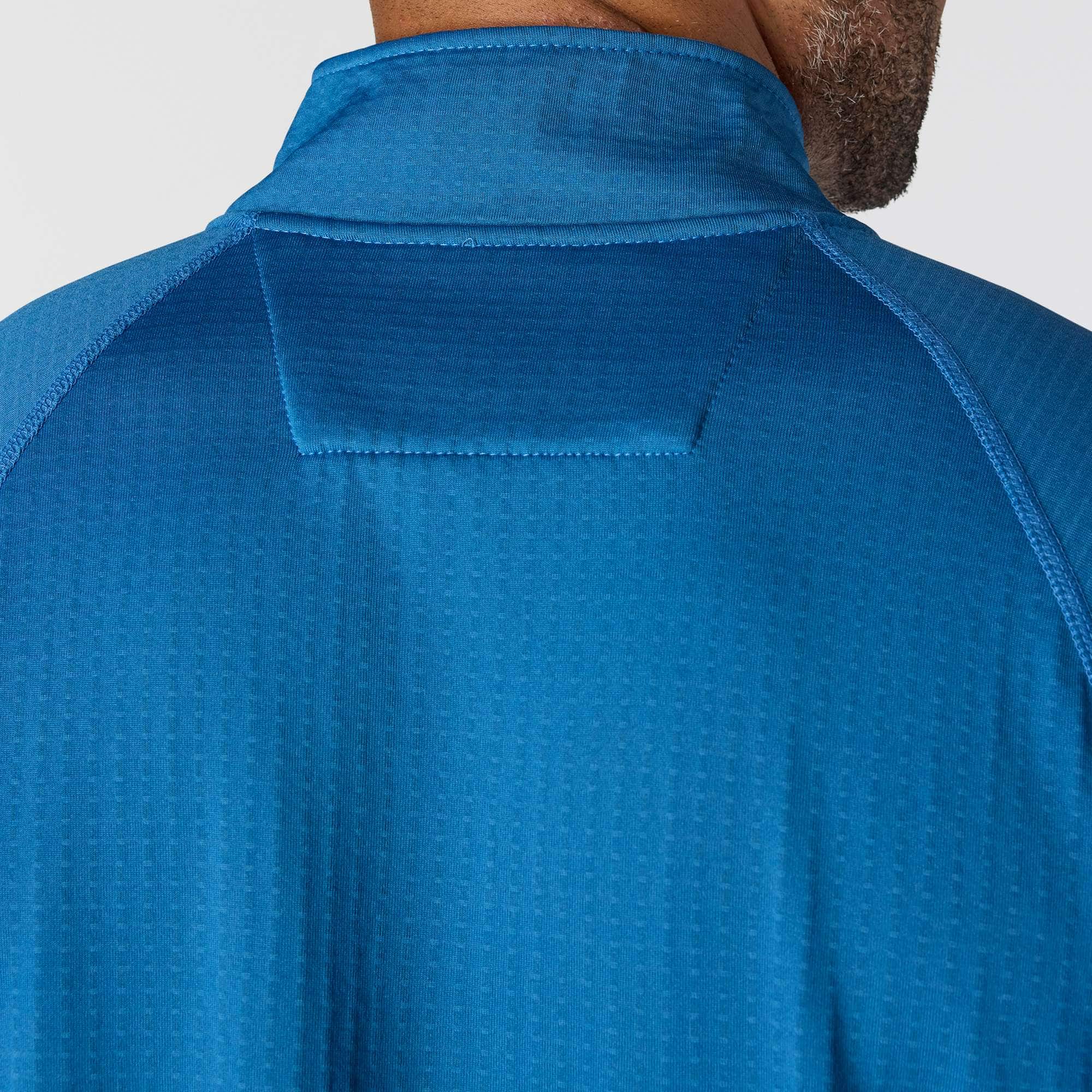 Carhartt 106423 Mock Neck Half-Zip Sweatshirt T-Shirt nærbillede med logo