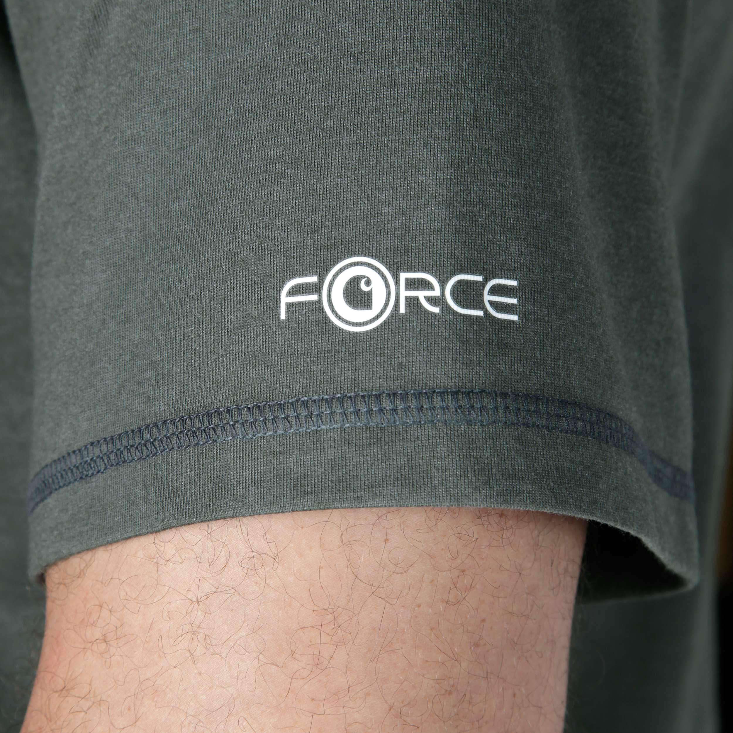 Carhartt 106653 Force S/S Logo Graphic Tshirt detalje til broderi