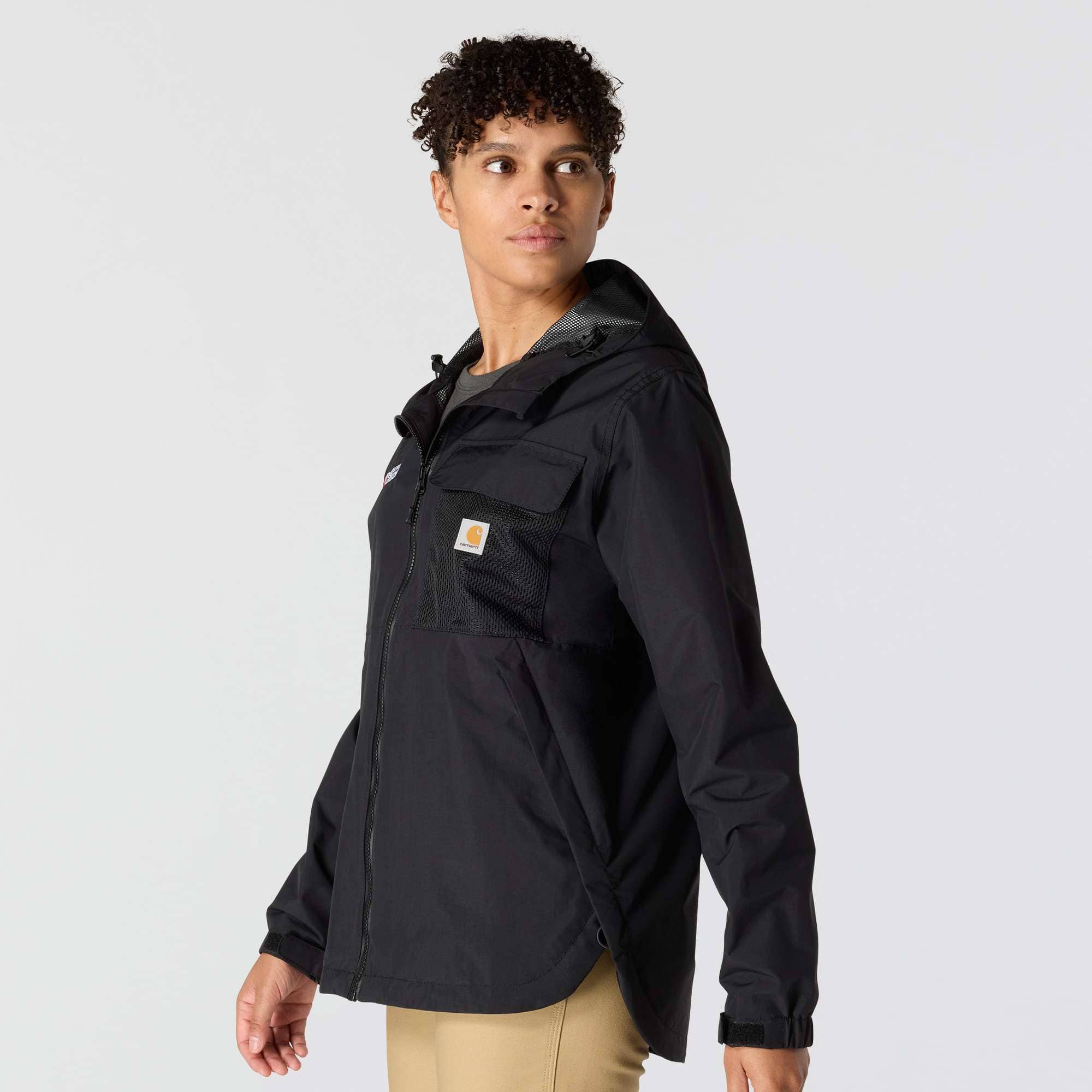 Carhartt 106904 Hooded Packable Jakke Dame detalje til broderi