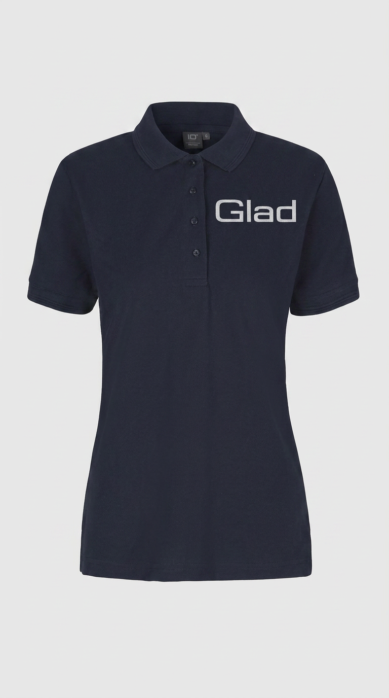 Marineblå kortærmet polo shirt med sølvfarvet "Glad" logo på brystet.