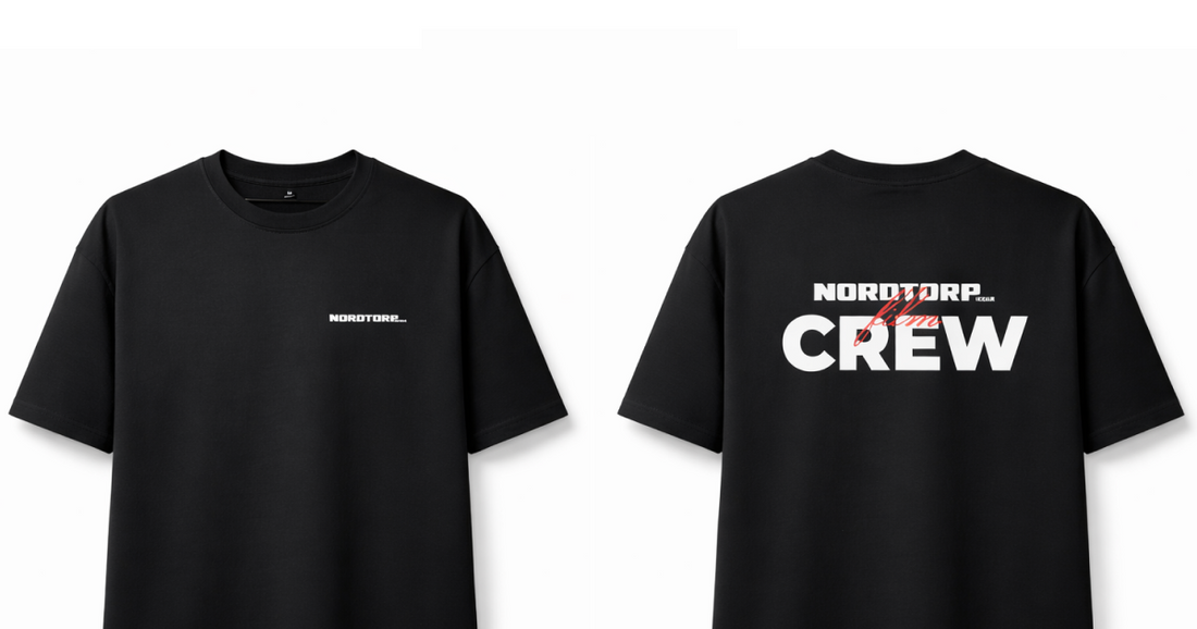 Sorte T-shirts med lille brystlogo og stort CREW-ryglogo