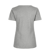 ID 0508 Interlock T-shirt | dame nærbillede med logo