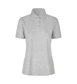 ID 0587 Poloshirt | økologisk | dame detalje med firmalogo
