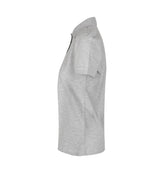 ID 0587 Poloshirt | økologisk | dame nærbillede med tryk