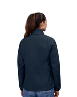 ID 0869 Softshell jakke | performance | dame nærbillede med logo