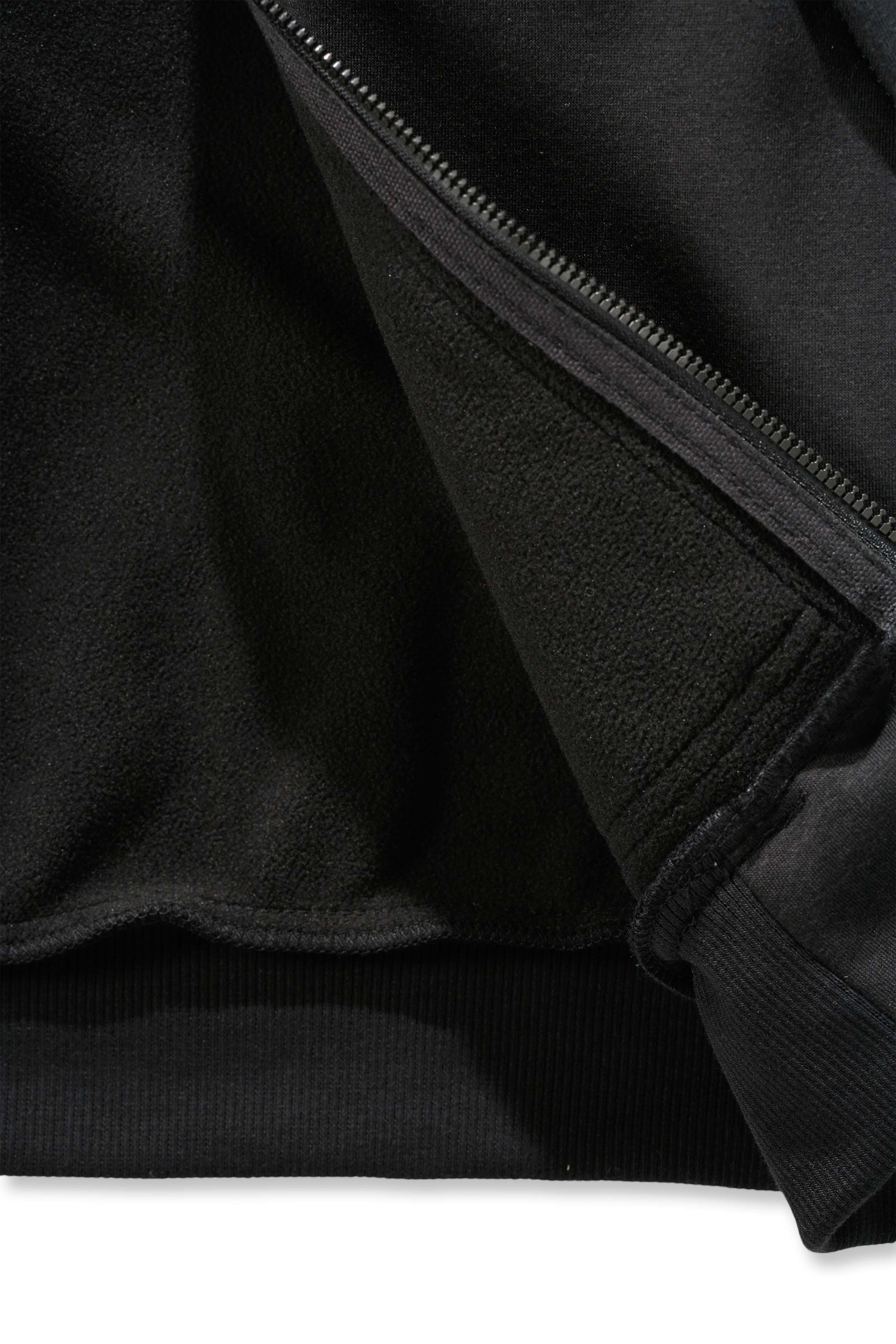Carhartt 101759 Wind Fighter Hooded Sweatshirt nærbillede med logo