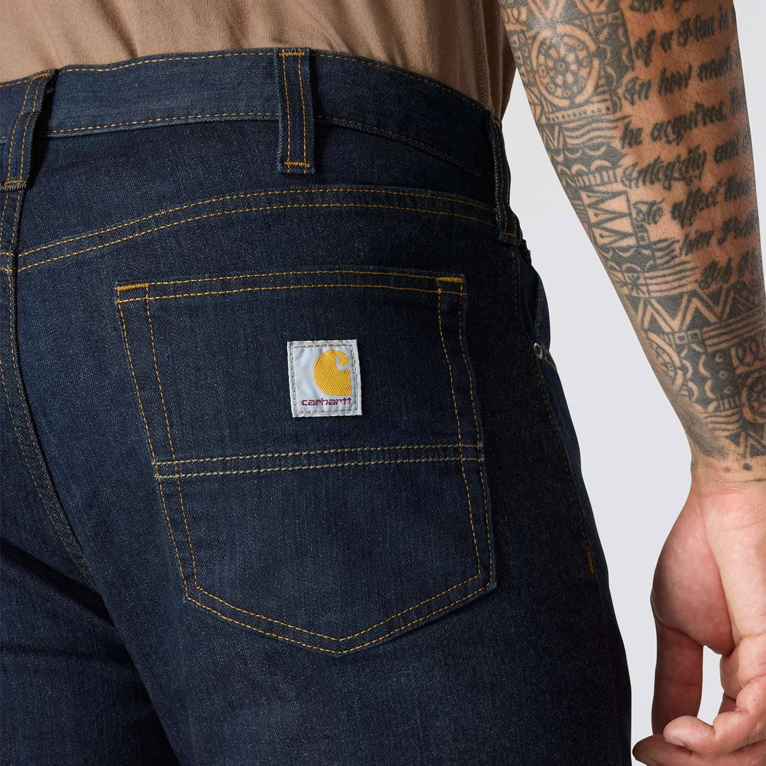 Carhartt 102807 Rugged Flex Straight Tapered Jeans detalje med firmalogo