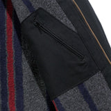 Carhartt 103828 Duck Detroit Jakke detalje med firmalogo