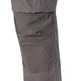 Carhartt 105072 Relaxed Straight Steel Rugged Flex™ Ripstop Double-Front Cargo Buks nærbillede med logo