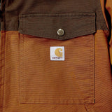 Carhartt 106432 Montana Duck Insulated Jakke nærbillede med logo