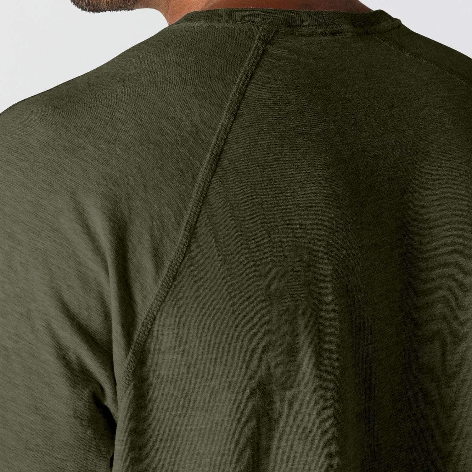 Carhartt 106652 Force™ Relaxed T-Shirt nærbillede til broderi