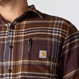 Carhartt 107010 Flannel Long-Sleeve Plaid Shirt nærbillede med logo