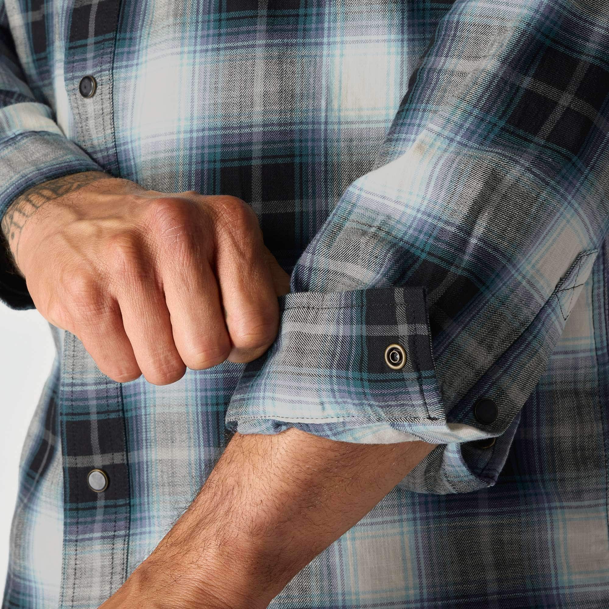 Carhartt 107016 Snap-Front Plaid Skjorte produktfoto med firmalogo