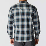Carhartt 107016 Snap-Front Plaid Skjorte detalje med firmalogo