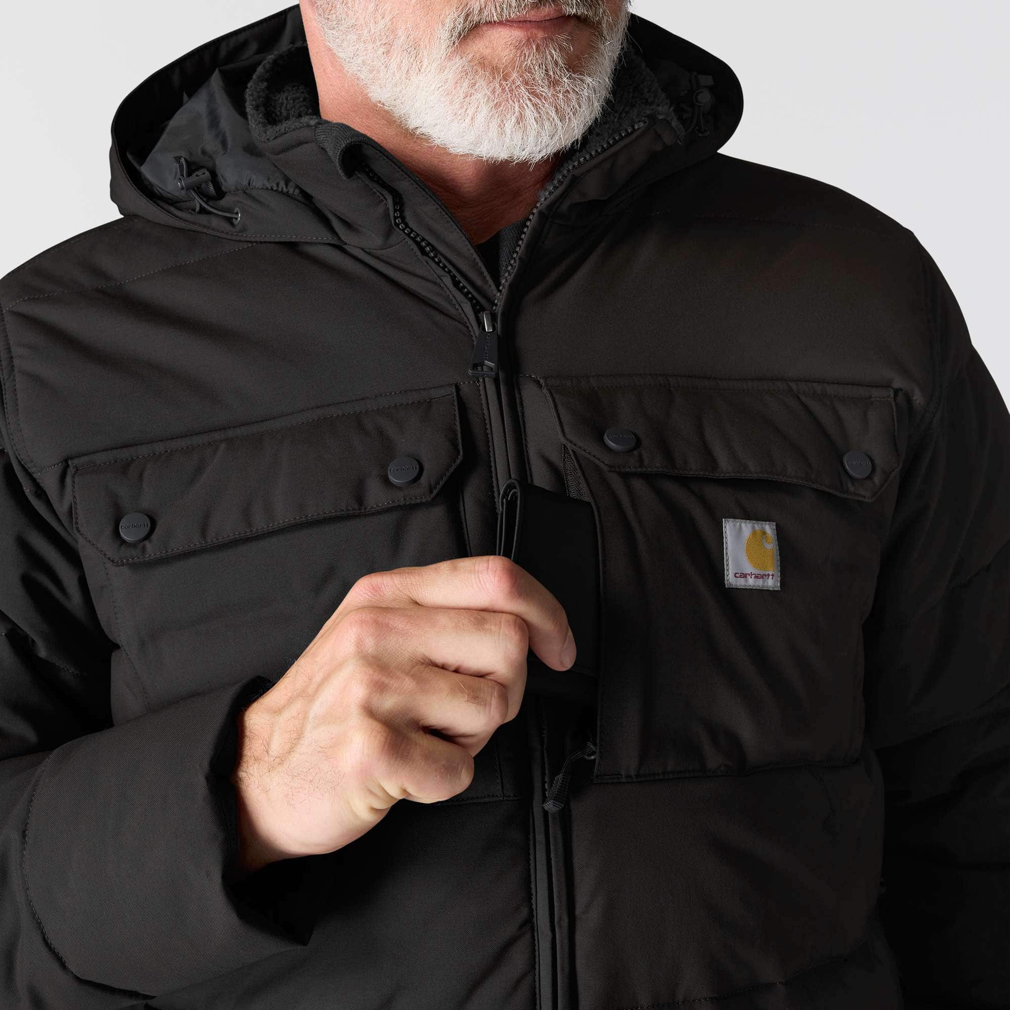 Carhartt 107082 Montana Loose Fit Insulated Jakke nærbillede med logo