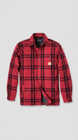 Rød og sort ternet Carhartt flannelsskjorte med fleecefor på en grå baggrund.